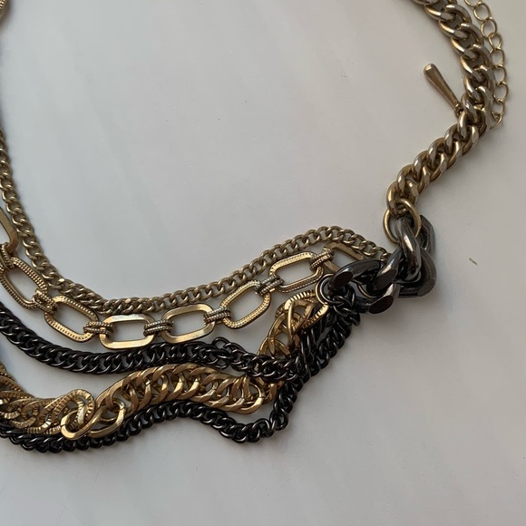 Layered Chains Statement necklace - Picture 6 of 6